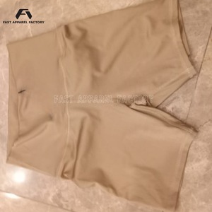 Conjunto Active Yoga Mocha hecho con tela elástica premium, transpirable y cómoda, ideal para yoga, entrenamiento en el gimnasio y fitness. - Product Image 5