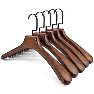 Percha de madera duradera para almacenamiento diario de ropa con gancho resistente y gran capacidad de carga - Product Image 4