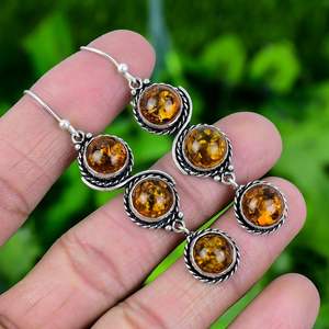 Boucles d'oreilles clous en ambre naturel de la Baltique, argent sterling 925, bijoux faits à la main, cadeau pour femme, design élégant et tendance - Product Image 2