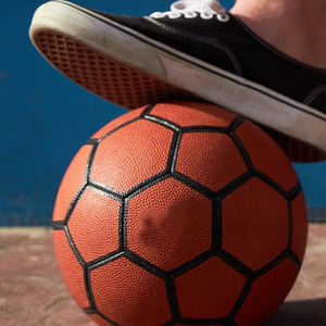 Ballon de football d'entraînement extérieur au design optimal, taille personnalisée, en PVC, avec logo personnalisé, léger, écologique, durable, haute qualité - Product Image 6