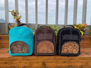 Sac à dos Western de luxe en cuir suédé repoussé à la main avec compartiment dissimulé pour le transport et l'ordinateur portable pour les femmes - Product Image 3