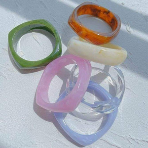 Bracelet jonc carré irrégulier en résine colorée, tendance et très demandé, pour femme - Product Image 2