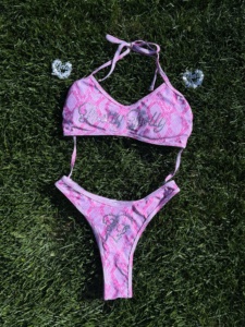 Bikini personnalisé rose à imprimé serpent avec strass, maillot de bain vintage à lettrage scintillant, halter sexy pour femme - Product Image 1