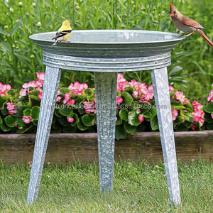 Bain d'oiseaux en métal de qualité supérieure, décoratif pour jardin extérieur, sur piédestal, durable, finition résistante à la rouille, pour l'aménagement paysager de jardin. - Product Image 4