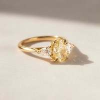 Bague de fiançailles de luxe en platine PT-950 avec diamant de laboratoire ovale jaune de 2,00 carats, trois pierres, certifié IGI, clarté VVS2