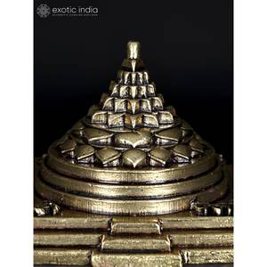 Escultura de latón superfino hecha a mano de 3 pulgadas de Shri Yantra para decoración del hogar y artículos de regalo hechos en la India Vastu Yantra - Product Image 2