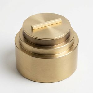 Portavelas de Latón Mate Hecho a Mano de 10.5 cm con Hombro Escalonado para Decoración del Hogar, Hoteles, Bodas y Centros de Mesa - Product Image 3