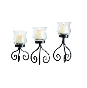 Lanterne à bougie en fer doré sophistiquée avec insert en verre pour une pièce maîtresse élégante et une décoration intérieure raffinée - Product Image 6