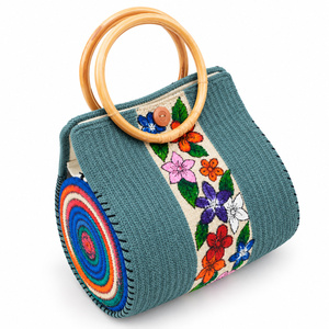 Sac fourre-tout personnalisé en jute tressé, fait main, avec découpes florales fantaisie, pour femme, avec anneau en bambou, deux doubles fermetures éclair et soufflets latéraux enroulés - Product Image 2