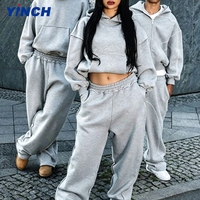 Ensemble survêtement streetwear gris ample et évasé avec logo personnalisé pour homme (sweat à capuche et pantalon de jogging)