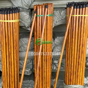 Manches de balai en plastique robuste fabriqués au Vietnam, manches de balai à grain de bois avec filetage italien et tête en PVC, pelle à poussière écologique pour le nettoyage domestique - Product Image 5