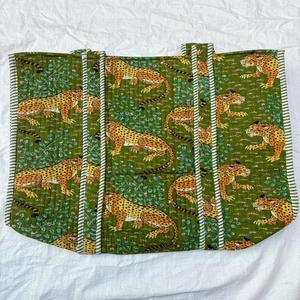 Sac fourre-tout matelassé en coton à motif géométrique avec poignée à cordon et fermeture éclair - Sac de plage, sac de mariage, sac à vin et sac de voyage - Product Image 3