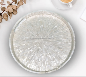 Plateau de service artisanal en bois naturel avec incrustation florale en nacre pour la maison, les restaurants et les hôtels - Product Image 1
