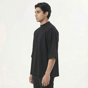T-shirt oversize noir uni pour homme, col montant, coupe carrée, manches courtes, style streetwear, personnalisable avec logo, OEM, ODM, vente en gros - Product Image 3
