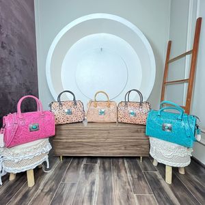 Nuevo Bolso Bandolera Grande de Cuero Genuino de Vaca con Incrustaciones de Turquesa, Hecho a Mano, para Mujer - Product Image 5