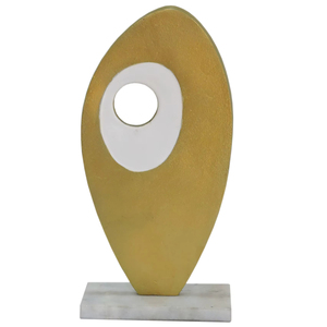 Sculpture abstraite moderne en aluminium doré sur socle en marbre - Statue géométrique œil de style mid-century pour la décoration de maison de luxe ou de bureau - Product Image 1