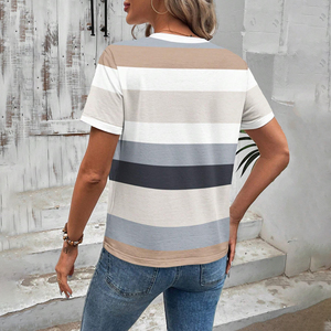 เสื้อยืดลายทางแขนสั้นสไตล์คลาสสิคสำหรับใส่ในชีวิตประจำวัน เหมาะสำหรับใส่เดินเล่นบนถนน เสื้อยืดกราฟิกสำหรับผู้หญิง - Product Image 4