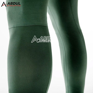 Leggings de compresión elásticos con ajuste de soporte y tela que absorbe la humedad, ideales para entrenamiento de yoga y uso diario. - Product Image 5