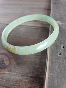 Bracelet en résine fait main, forme de bracelet, vert clair avec des taches dorées, bijoux de collection, thème Feng Shui, fête AZ ENTERPRISES - Product Image 5