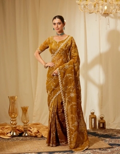 Sari de satén bordado estilo Bollywood KV (color mostaza) - Product Image 4