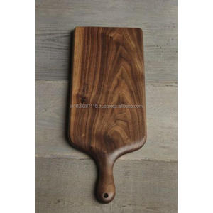Tabla de cortar de madera con temática de picnic para reuniones de verano, almuerzos al aire libre y experiencias gastronómicas en el campo - Product Image 6