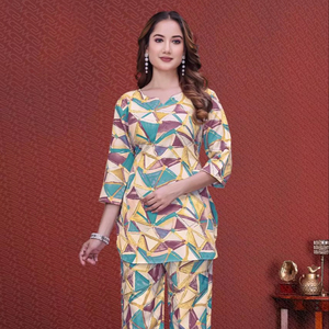 ชุดเซ็ตไมโครพิมพ์ลายทันสมัยสำหรับผู้หญิง แฟชั่นรักษ์โลก คอทรงกลม ชุดสองชิ้น ขายส่ง ไซส์ S ถึง 6XL คละสี - Product Image 1
