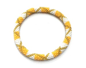 Bracelet en perles de verre pour femme, fait main, au crochet, design tendance et accrocheur, multicolores, qualité supérieure, à porter au quotidien, en vente - Product Image 1