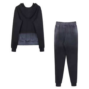 Ensemble de survêtement en polyester pour femme, 2 pièces, avec logo personnalisé en strass, comprenant un sweat à capuche oversize et un pantalon de jogging, imprimé diamant, vente en gros - Product Image 3