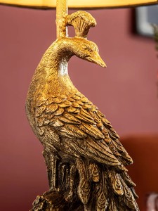 Lampe de table moderne en aluminium avec sculpture d'oiseau au design paon de luxe, décoration d'intérieur sur le thème de la faune, pièce maîtresse - Product Image 3