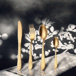 Ensemble d'ustensiles de service de table de qualité supérieure, conçu pour les grandes dîners festifs et les dîners apaisants en cuisine, assurant un usage quotidien confortable - Product Image 2