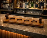 Plateau de dégustation de bières en bois personnalisé OEM ODM avec poignée pour bar, restaurant, brasserie et hôtel