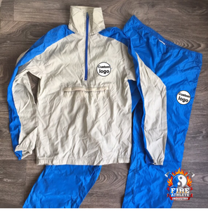 Ensemble de survêtement vintage années 70 en nylon de haute qualité, veste coupe-vent et pantalon - Product Image 1