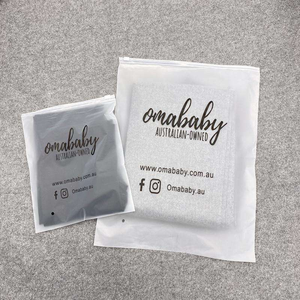 Sac en polyéthylène recyclé personnalisé avec votre propre logo, fermeture éclair, pour l'expédition et l'emballage de vêtements - Product Image 3