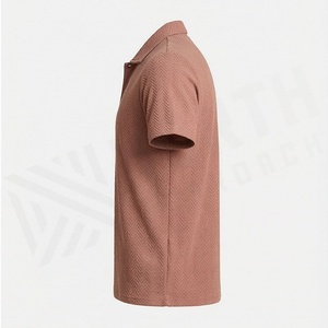 Vente en gros de polos pour hommes sur mesure avec logo imprimé, nouveau design, couleur unie, tissu tricoté, fabriqué au Pakistan - Product Image 3