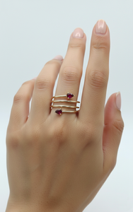 แหวนทองคำ 14KT สีเหลืองประดับทับทิมสังเคราะห์รูปหยดน้ำคู่แบบไขว้เกลียว - Product Image 2