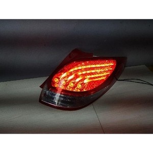 Conjunto de Faro Trasero Derecho para Veloster, Usado, OEM 924022V110 - Product Image 2