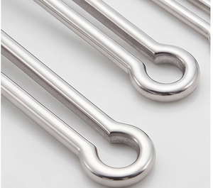 Elegante juego de cucharas de acero inoxidable con anillos plateados, acabado espejo, perfecto para cenas elegantes y bodas. - Product Image 2
