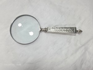 Loupe de luxe argentée à main avec poignée métallique vintage, loupe de bureau pour décoration de bureau, cadeaux d'entreprise, papeterie - Product Image 1