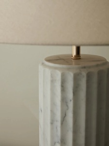 Lámpara de Mesa de Cerámica Acanalada de Lujo con Detalles Verticales Esculpidos, Iluminación Ambiental Premium y Atractivo Decorativo Contemporáneo para el Hogar - Product Image 6