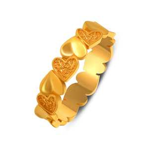 Anillo de Lujo con Triple Corazón Texturizado en Tono Dorado para Mujer, Anillo con Corazones en Armonía Texturizados en Oro - Product Image 1