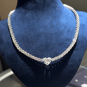 Collier en or blanc pour femme avec diamant taillé en triangle, certifié GIA, bijou classique à porter au quotidien - Product Image 3