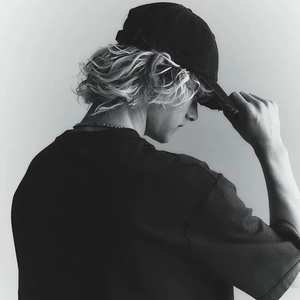 Camiseta Oversize de Corte Cuadrado para Hombre, Algodón Peinado Liso, Personalizable, Cuello Pequeño, Hombro Caído, Logo Frontal, Estilo Streetwear - Product Image 4