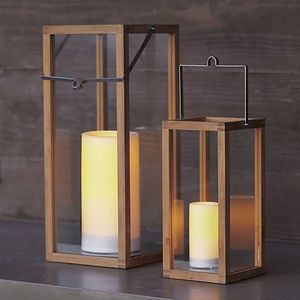 Farol de vela de madera hecho a mano y personalizado con portavelas de metal para centros de mesa de boda y decoración navideña colgante - Product Image 3