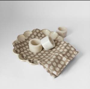 Anneau de serviette en résine au design moderne, écologique, largeur 2,5 cm, style unique, logo personnalisable, idéal pour la décoration de table à manger - Product Image 2