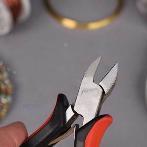 Pince coupante latérale de 5 pouces en acier inoxydable, coupe-fil de précision avec poignée ergonomique antidérapante pour la fabrication de bijoux - Product Image 4