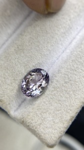 Tanzanite Naturelle Certifiée Non Chauffée Couleur Bio, Pierre Taillée Ovale, Zoisite Naturelle Tanzanite 1,72 Carat, Propre à la Loupe - Product Image 2