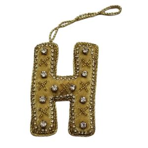 Adorno de Alfabeto de Terciopelo Zardosi con Cuentas Bordadas a Mano 100%, Letra Inicial, Decoración Colgante, Adornos Navideños en India - Product Image 1