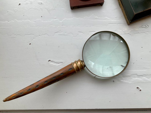 Loupe de lecture vintage en corne de gazelle antique, outil décoratif pour collectionneur, décoration rustique pour la maison ou le bureau - Product Image 3