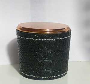 Pot à bougie en cuir noir avec couvercle en or rose - Product Image 6