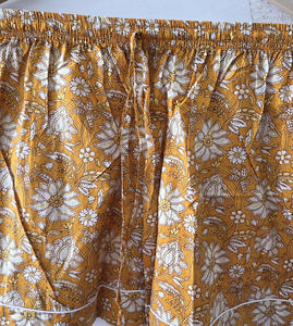 ชุดนอนผ้าฝ้ายลายดอกมัสตาร์ดสำหรับผู้หญิง ชุดฤดูร้อน/ฤดูใบไม้ร่วง เสื้อเชิ้ตพิมพ์ลายติดกระดุม กางเกงขาสั้นเอวยางยืด ชุดนอนแบบเซ็ต - Product Image 3